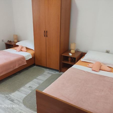 Apartmani Lana ชิเบนิก ภายนอก รูปภาพ