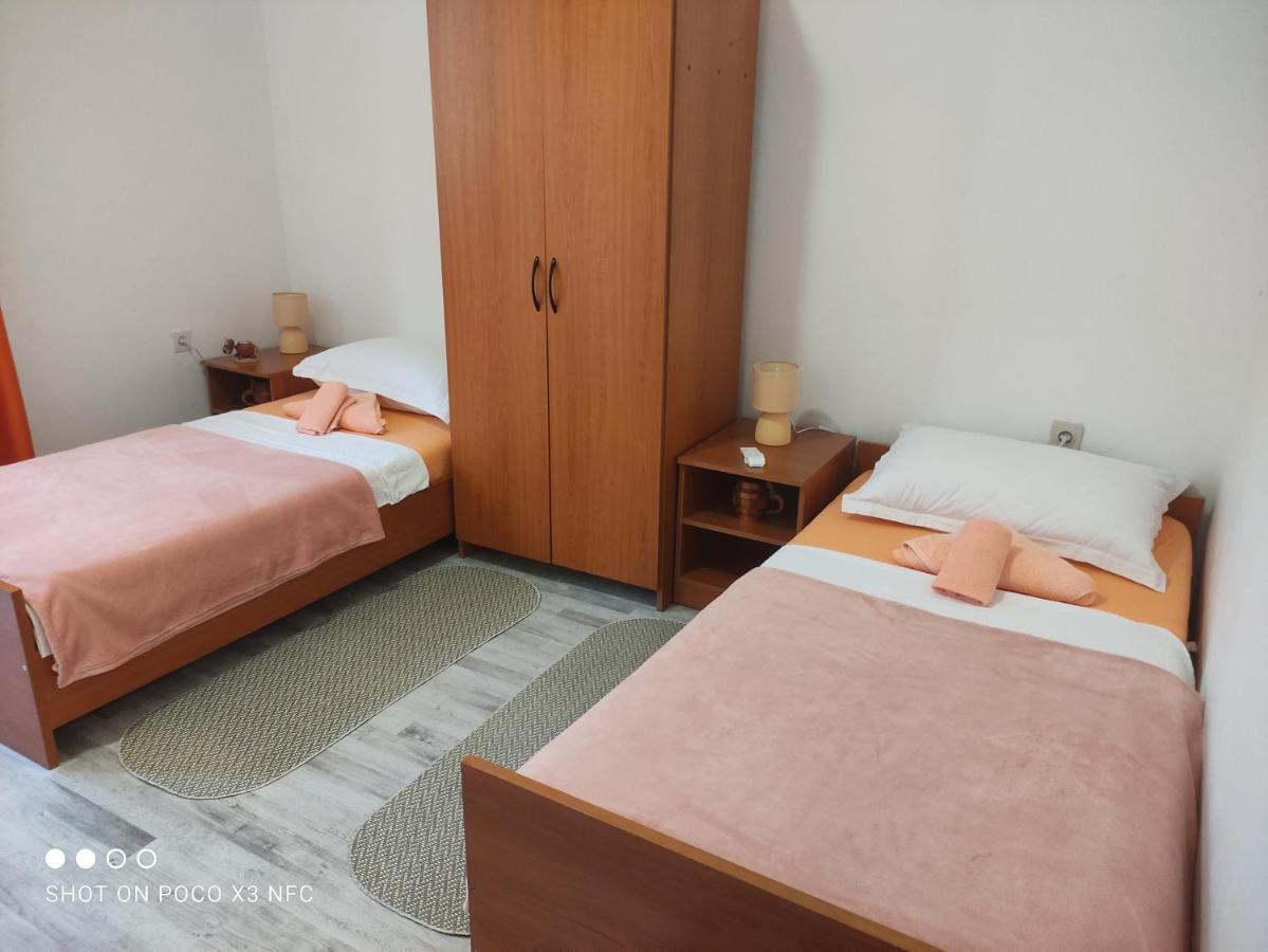 Apartmani Lana ชิเบนิก ภายนอก รูปภาพ